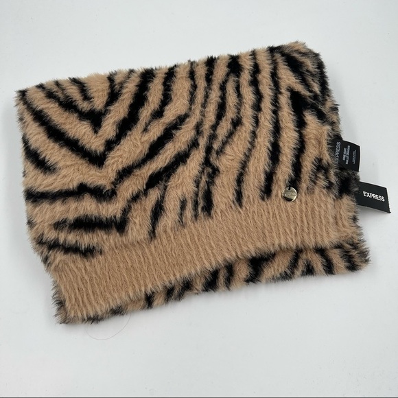NWT Express Brown Animal Print Scarf One Size Warm Soft Cozy - Picture 4 of 5